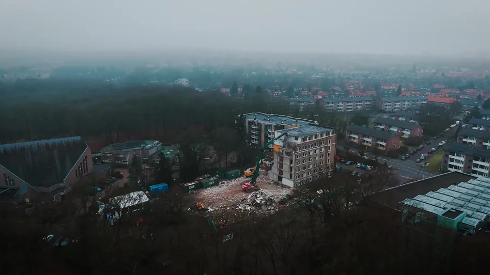 Luchtfoto van de Amerhorst in Amersfoort, tussen de bomen aan de bosrand
